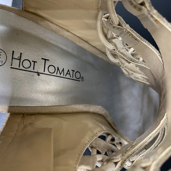 Hot Tomatoes Sandals in a Natural Tan color Size 9 - Picture 7 of 7